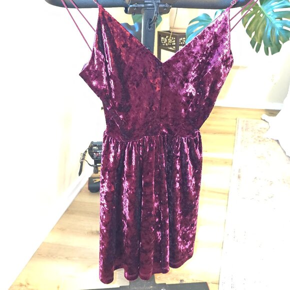 Silence & Noise Velver Romper - Picture 5 of 6